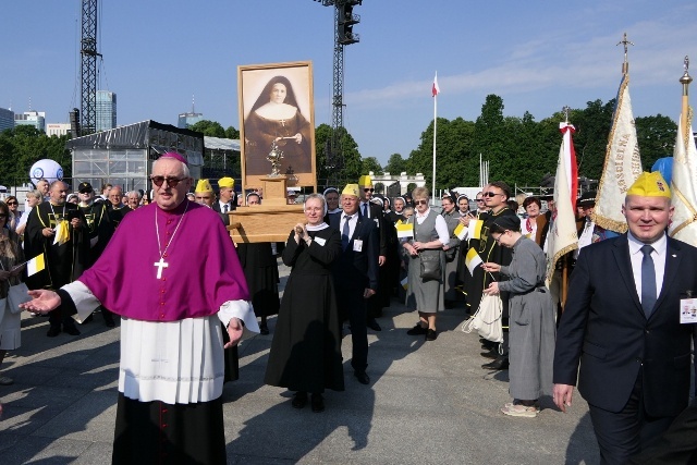 Pielgrzymka z relikwiami błogosławionej nazaretanki 