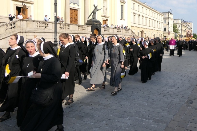 Pielgrzymka z relikwiami błogosławionej nazaretanki 