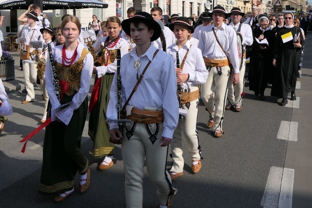 Pielgrzymka z relikwiami błogosławionej nazaretanki 