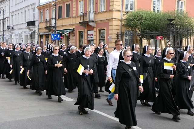 Pielgrzymka z relikwiami błogosławionej nazaretanki 