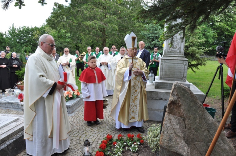 Jubileusz kapłański i upamiętnienie mieszkańców Rumna w Ścinawie Małej