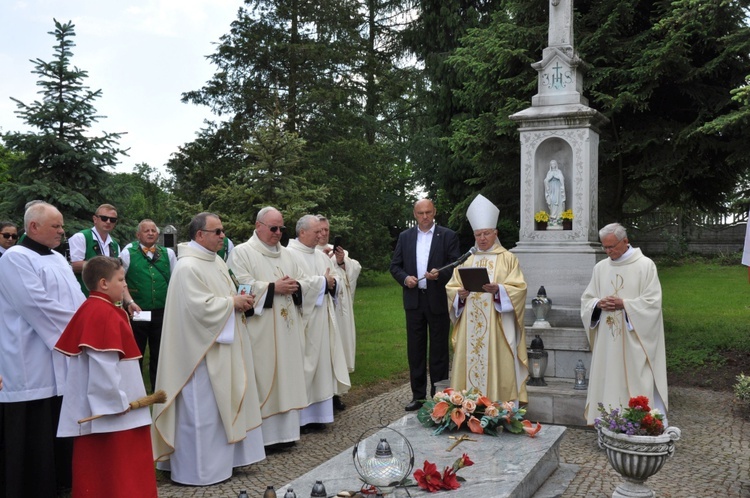 Jubileusz kapłański i upamiętnienie mieszkańców Rumna w Ścinawie Małej