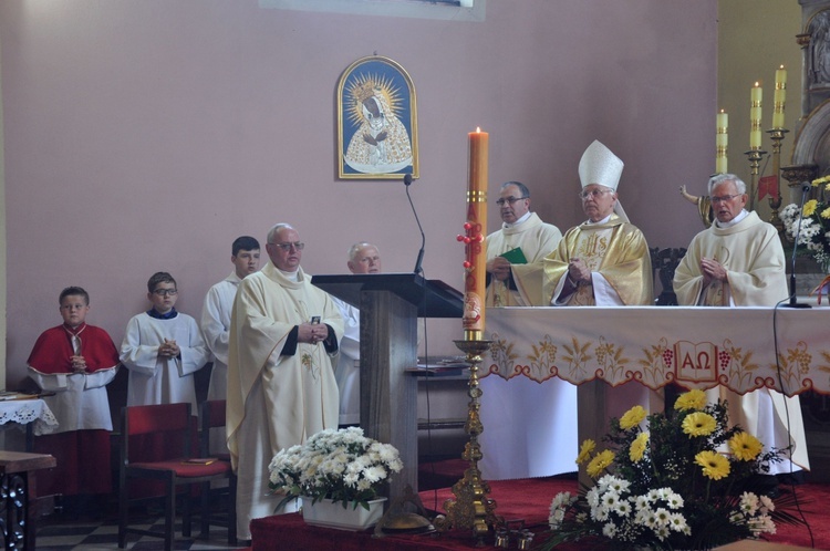 Jubileusz kapłański i upamiętnienie mieszkańców Rumna w Ścinawie Małej