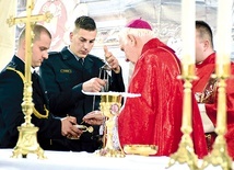 Strażacy przygotowali liturgię słowa, modlitwę wiernych i kadzidło.