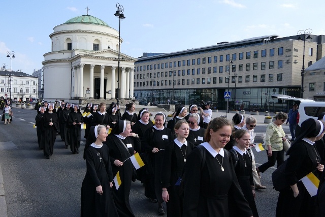 Pielgrzymka z relikwiami błogosławionej nazaretanki 