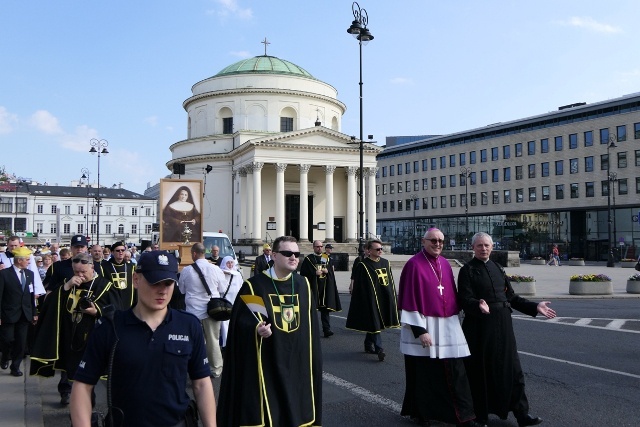 Pielgrzymka z relikwiami błogosławionej nazaretanki 