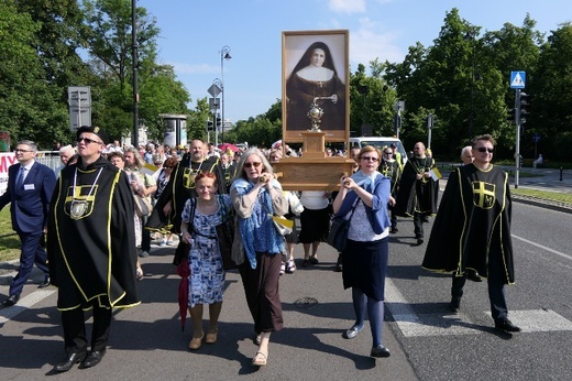 Pielgrzymka z relikwiami błogosławionej nazaretanki 