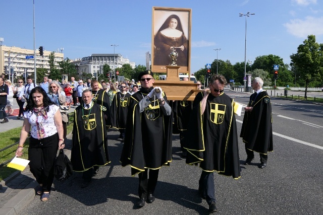 Pielgrzymka z relikwiami błogosławionej nazaretanki 