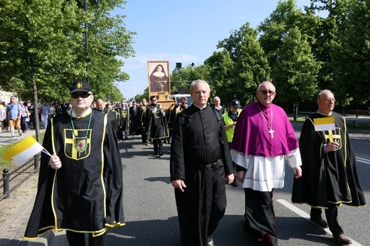 Pielgrzymka z relikwiami błogosławionej nazaretanki 