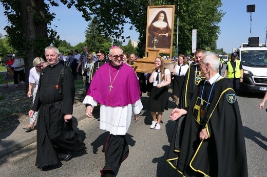 Pielgrzymka z relikwiami błogosławionej nazaretanki 