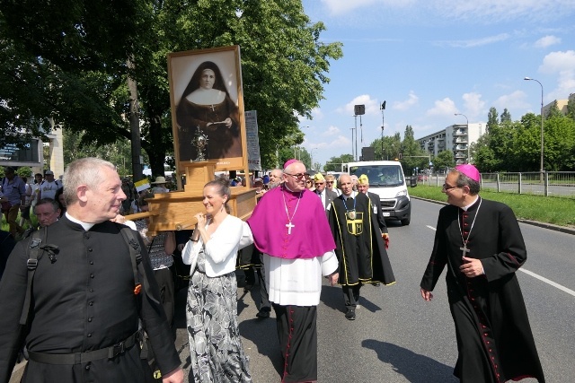 Pielgrzymka z relikwiami błogosławionej nazaretanki 