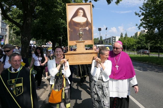 Pielgrzymka z relikwiami błogosławionej nazaretanki 