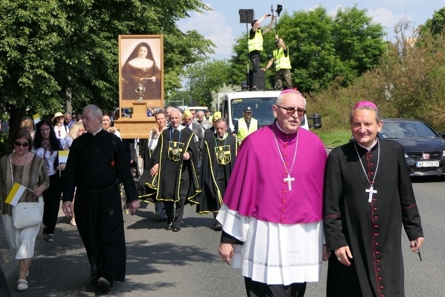 Pielgrzymka z relikwiami błogosławionej nazaretanki 