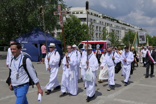 Pielgrzymka z relikwiami błogosławionej nazaretanki 