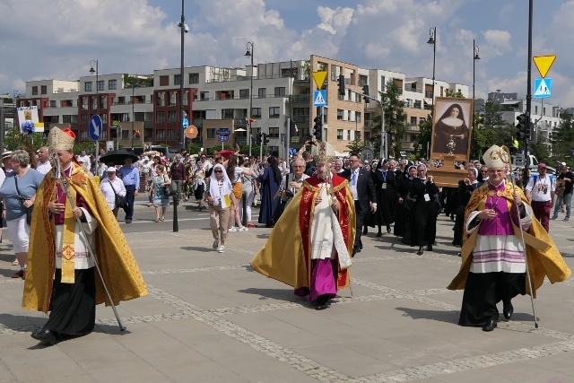 Pielgrzymka z relikwiami błogosławionej nazaretanki 