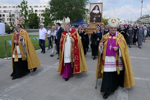 Pielgrzymka z relikwiami błogosławionej nazaretanki 