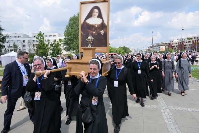 Pielgrzymka z relikwiami błogosławionej nazaretanki 