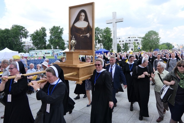 Pielgrzymka z relikwiami błogosławionej nazaretanki 