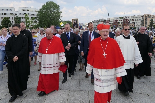 Pielgrzymka z relikwiami błogosławionej nazaretanki 