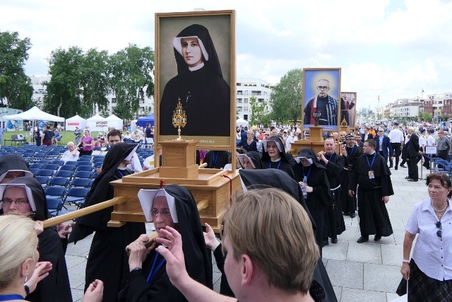 Pielgrzymka z relikwiami błogosławionej nazaretanki 