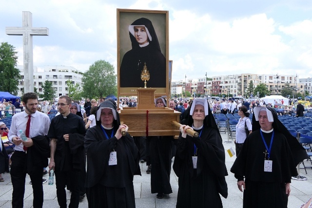 Pielgrzymka z relikwiami błogosławionej nazaretanki 