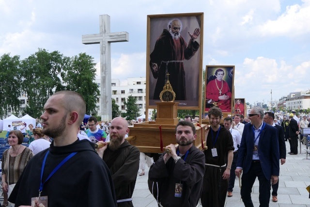 Pielgrzymka z relikwiami błogosławionej nazaretanki 