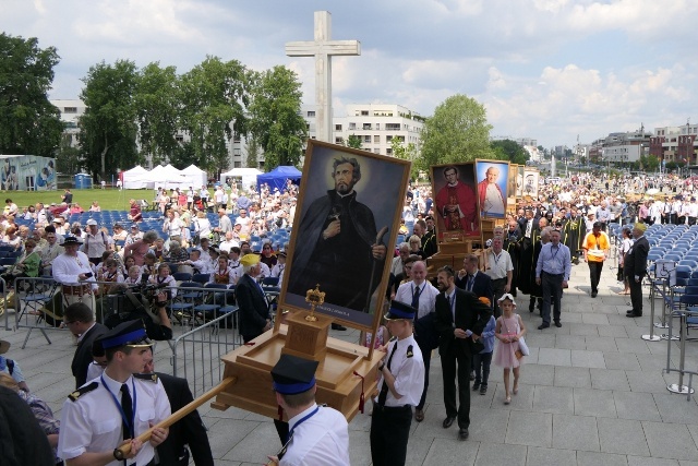 Pielgrzymka z relikwiami błogosławionej nazaretanki 