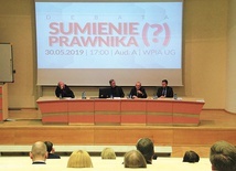 W debacie wzięli udział  (od lewej): prof. Jerzy Zajadło, ks. dr Grzegorz Świst, SSA Włodzimierz Brazewicz oraz dr Paweł Skuczyński.