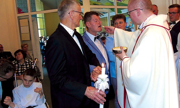 I Komunia św. 29-letniego Patryka i 11-letniego Wiktora.