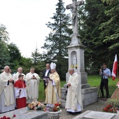 W Ścinawie Małej poświęcono tablicę i świętowano jubileusz kapłański