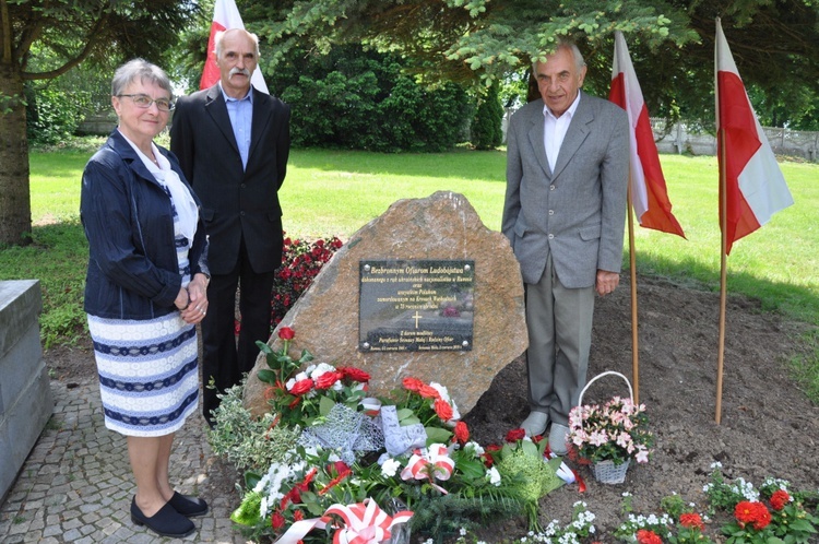 W Ścinawie Małej poświęcono tablicę i świętowano jubileusz kapłański