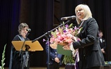 Prof. Urszula Bobryk podczas uroczystości odebrała medal.