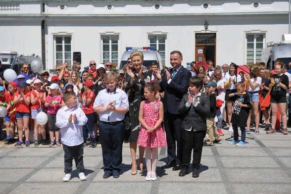 Mali bohaterowie z medalami za odwagę