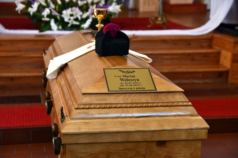 Pożegnanie śp. ks. kan. Mariana Wołoszyna