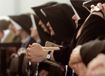 Wszystkie zgromadzenia zakonne żeńskie rozpoczęły modlitwę za księży i Kościół w Polsce. Nowenna potrwa do 1 sierpnia. 
1.10.2011 Sanktuarium Bożego Miłosierdzia w Łagiewnikach