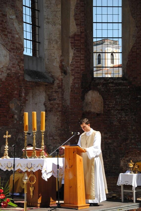 Msza św. w ruinach kościoła św. Mikołaja w Głogowie