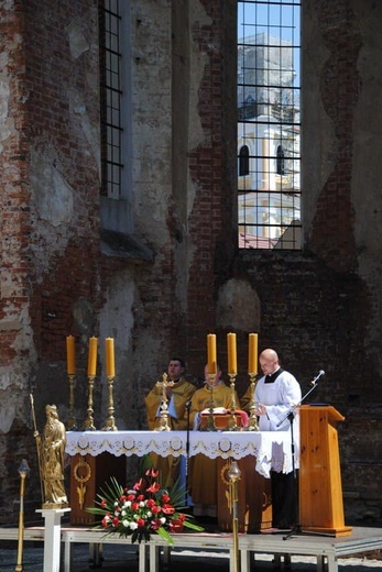 Msza św. w ruinach kościoła św. Mikołaja w Głogowie