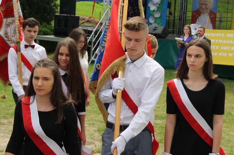 Gorzejowa - Jaworze Górne: Nadanie szkole imienia św. Jana Pawła II