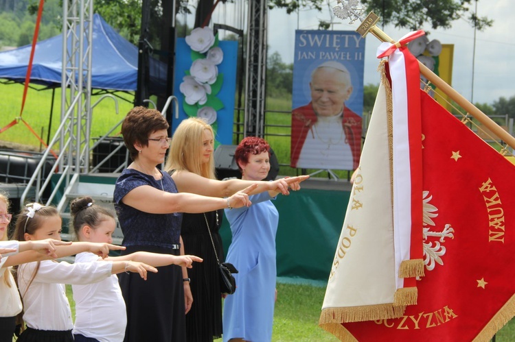 Gorzejowa - Jaworze Górne: Nadanie szkole imienia św. Jana Pawła II