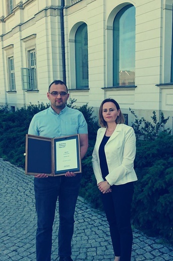 Stalowa Wola, Muzeum Regionalne. Twórcy wystawy z nagrodą.