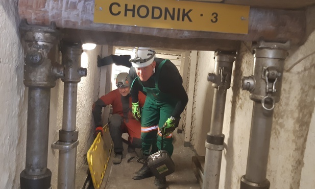 Bytom. Wspólne ćwiczenia ratowników górniczych, strażaków, goprowców i alpinistów [ZDJĘCIA]