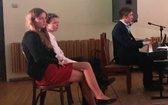 Patriotyczne widowisko w wykonaniu uczniów i abolwentów SP w Malcu