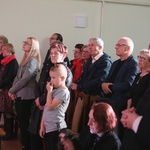 Patriotyczne widowisko w wykonaniu uczniów i abolwentów SP w Malcu