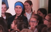 Patriotyczne widowisko w wykonaniu uczniów i abolwentów SP w Malcu
