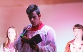 Patriotyczne widowisko w wykonaniu uczniów i abolwentów SP w Malcu