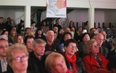 Patriotyczne widowisko w wykonaniu uczniów i abolwentów SP w Malcu