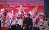Patriotyczne widowisko w wykonaniu uczniów i abolwentów SP w Malcu