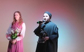 Patriotyczne widowisko w wykonaniu uczniów i abolwentów SP w Malcu