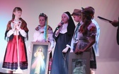 Patriotyczne widowisko w wykonaniu uczniów i abolwentów SP w Malcu