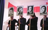 Patriotyczne widowisko w wykonaniu uczniów i abolwentów SP w Malcu